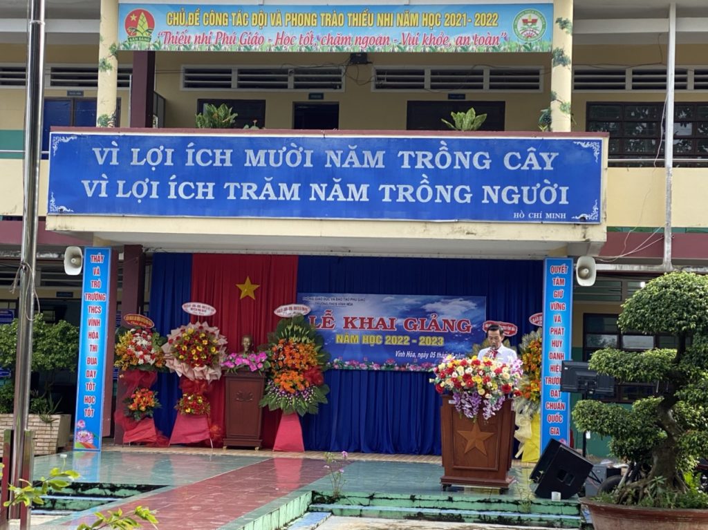 Thay Hieu Truong doc dien van khai giang nam hoc moi